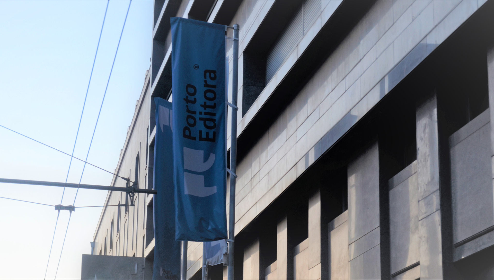 Porto Editora, Rua da Restauração, Porto - por Diana Ferreira