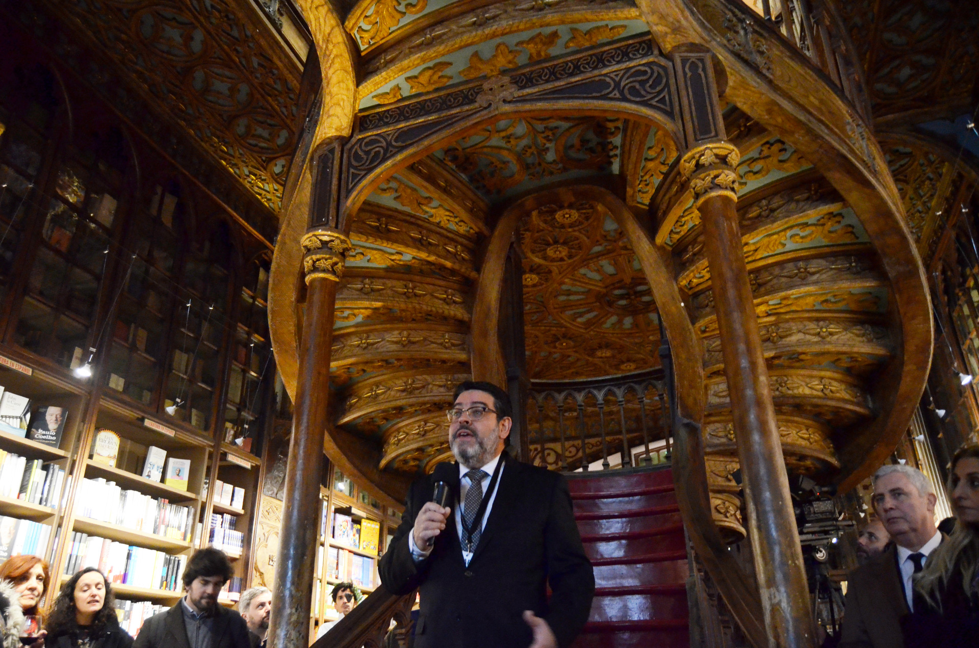 Representante Lello: Manuel de Sousa, por Diana Ferreira