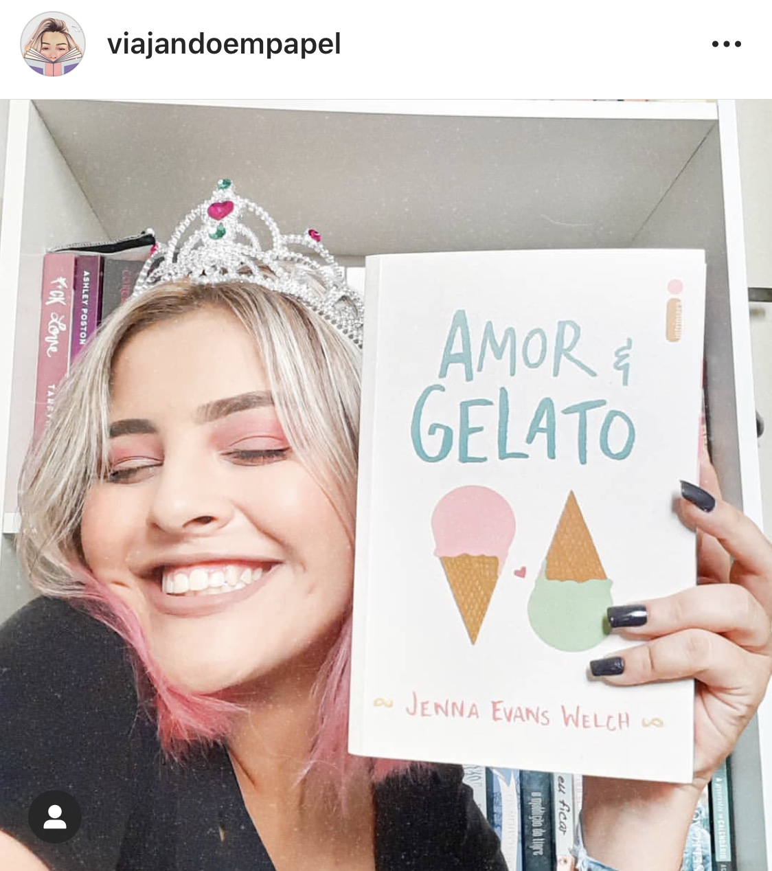 "Amor e Gelato" com Gabrielle Hilário; imagem presente no instagram (@viajandoempapel) - direitos reservados
